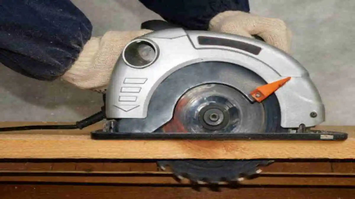 Why Is My Circular Saw Stopping Mid Cut (6 Fixes)